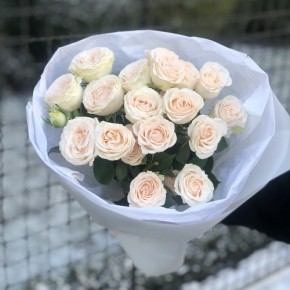 Букет з кущових троянд Казкове натхнення
