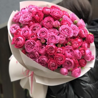 Букет з кущових піоновидних троянд Рожева насолода