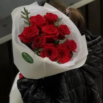 Букет из роз и эвкалипта Маленький Париж